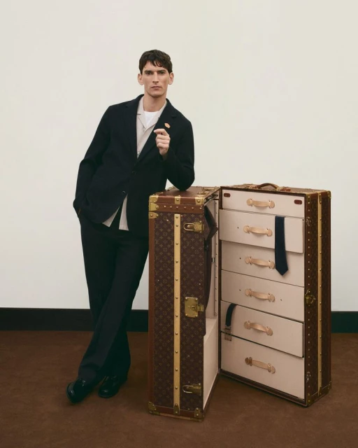 Louis Vuitton Men's Trunk Edition F/ ...