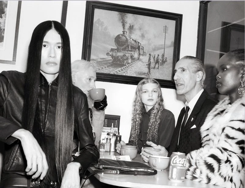 EN FAMILLE GUCCI AT THE TABLE