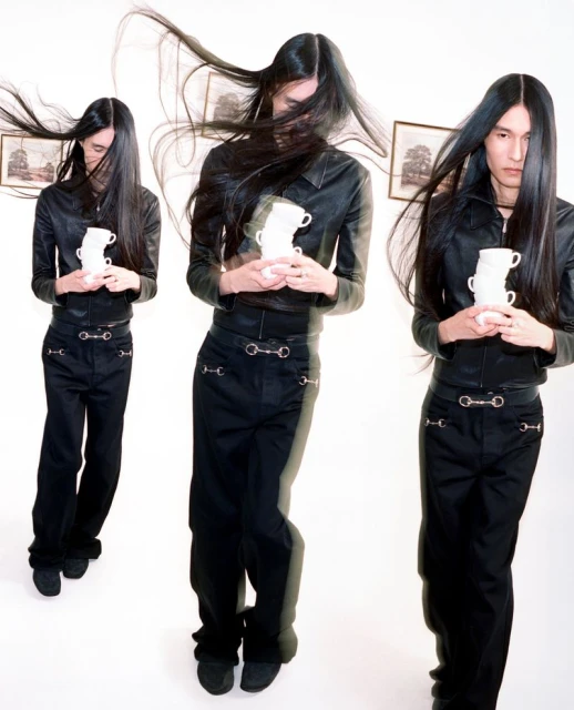 EN FAMILLE GUCCI AT THE TABLE