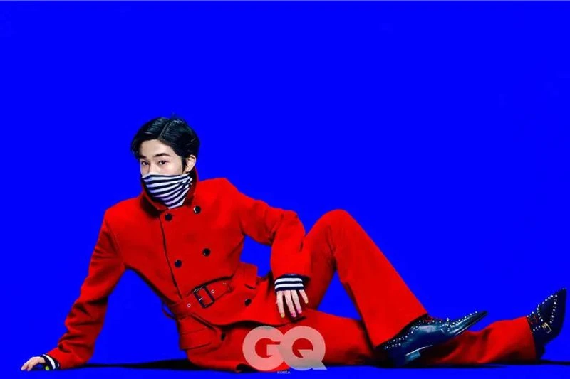 불꽃놀이처럼 터지는 컬러 팔레트의 향연