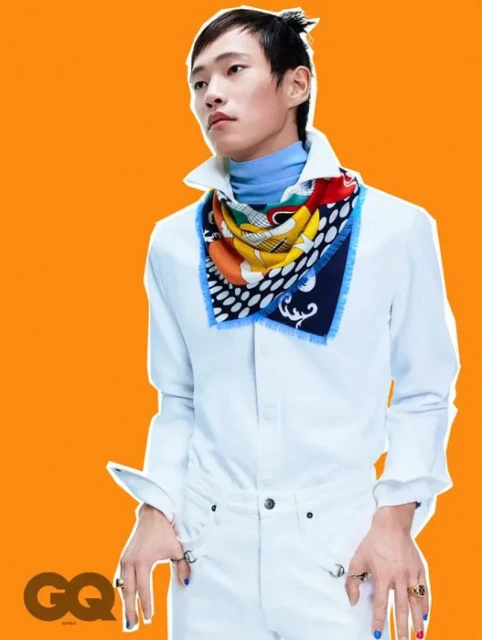 불꽃놀이처럼 터지는 컬러 팔레트의 향연