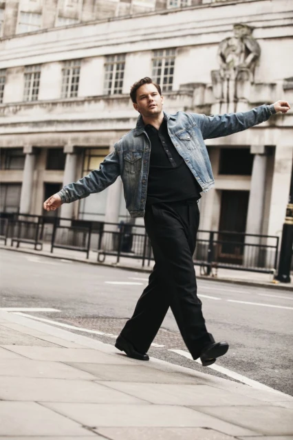 Jeremy Irvine in conversation with E ...