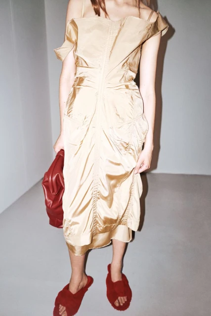 Bottega Veneta SS26 documented by Ni ...