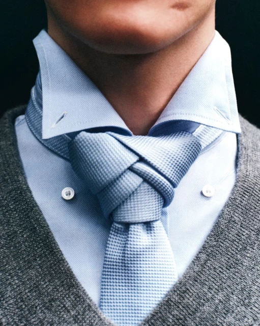How to wear a tie