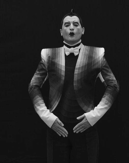 NICOLAS MAURY INTERPETS MUSIC ICONS