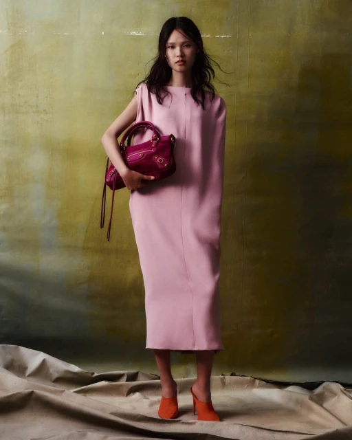 Fashion Becomes Art / Balenciaga x M ...