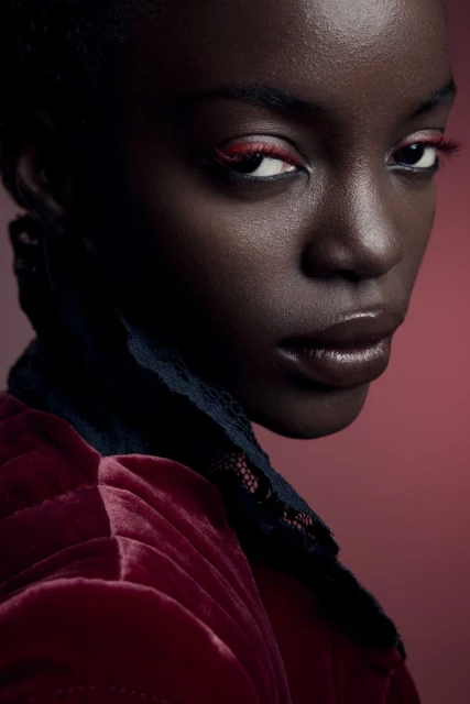 8x elegante looks met een gewaagd kl ...