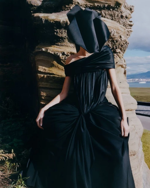 Jeanne Cadieu in Napoli, Italy