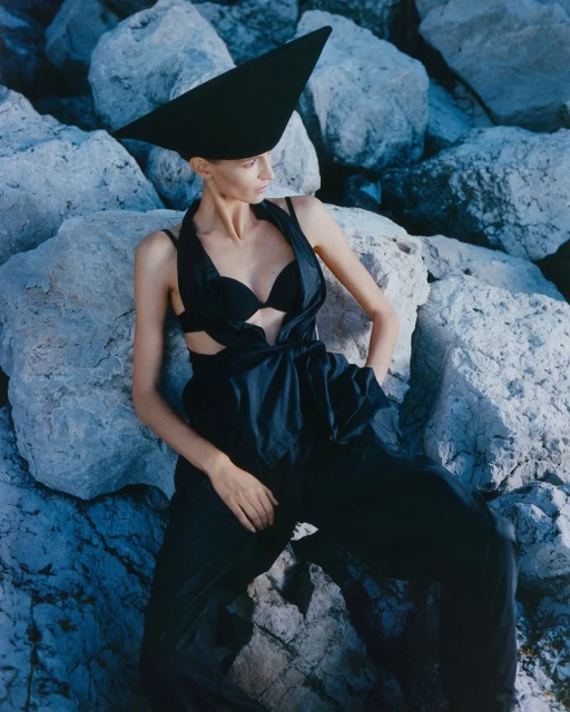 Jeanne Cadieu in Napoli, Italy