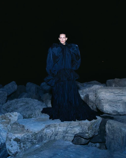 Jeanne Cadieu in Napoli, Italy