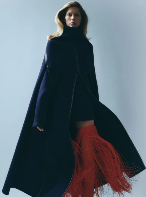 Iselin Steiro/ Statuesque