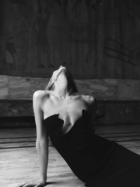 Iselin Steiro/ Statuesque