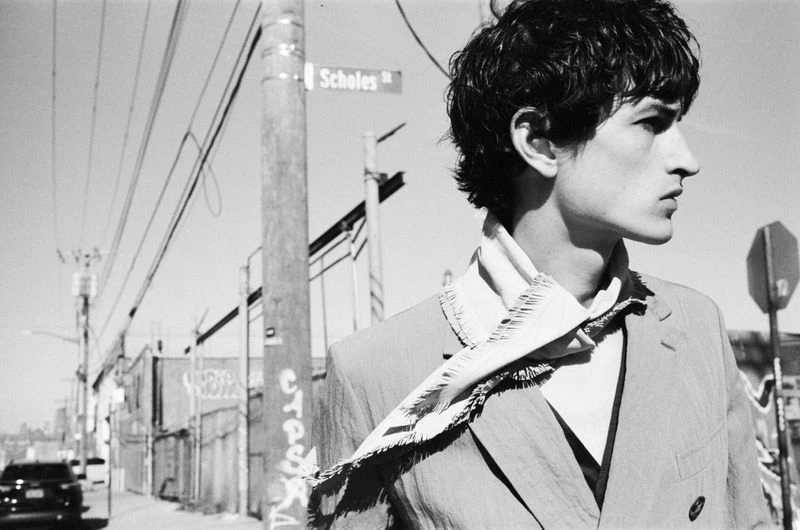 Fashion Becomes Art Issue