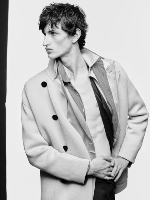 Fashion Becomes Art Issue