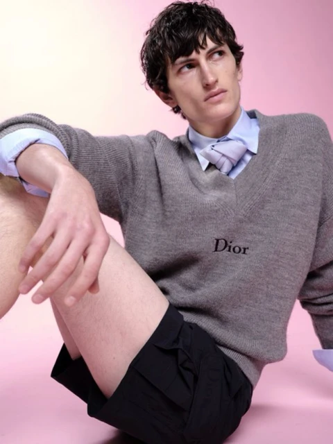 Fashion Becomes Art Issue