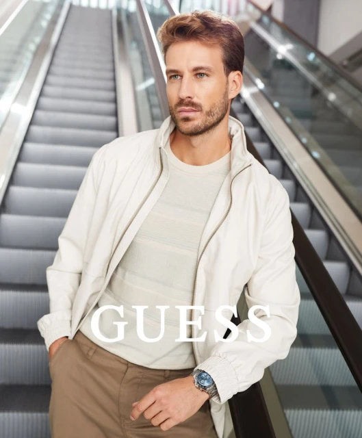 Statement fashion starts with GUESS ...