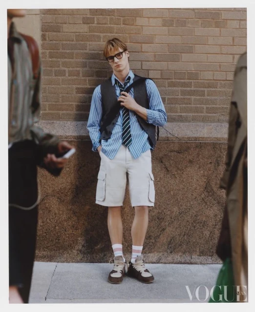 Hurrying Under The Sunlight Yet Stil ...