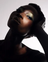 Makeup of the future: an editorial with shine, color and bold geometries