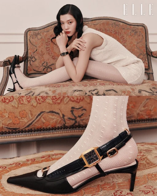 까르띠에를 대표하는 아이코닉 워치로 붉게 물들인 미스 루즈의 시간.