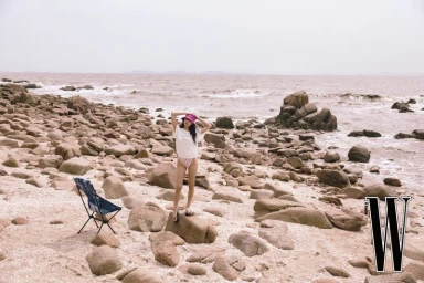 여름의 시작을 알리는 엠포리오 아르마니 스윔웨어