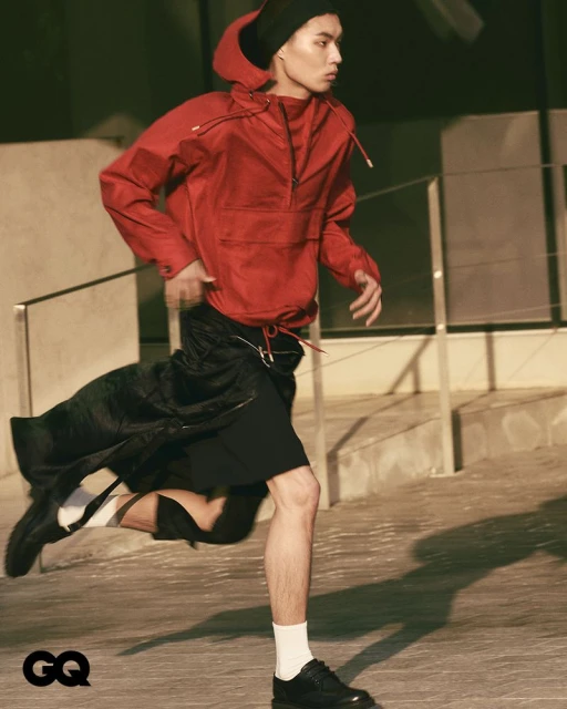 치맛자락 휘날리며