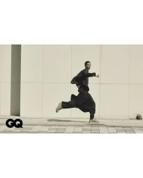 치맛자락 휘날리며