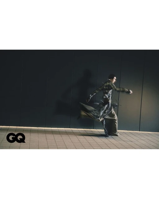 치맛자락 휘날리며