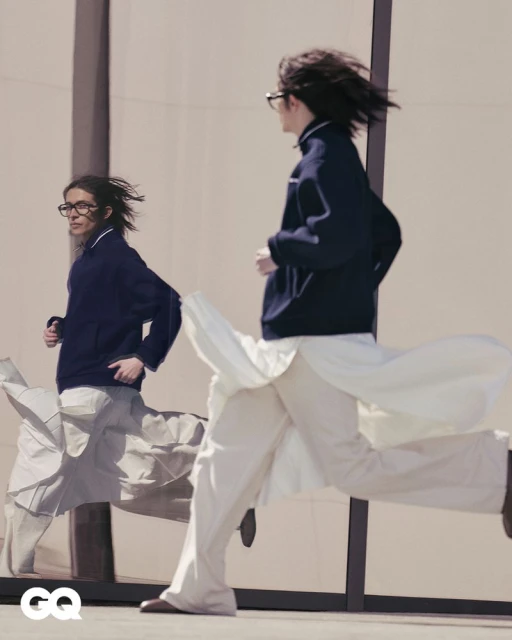 치맛자락 휘날리며