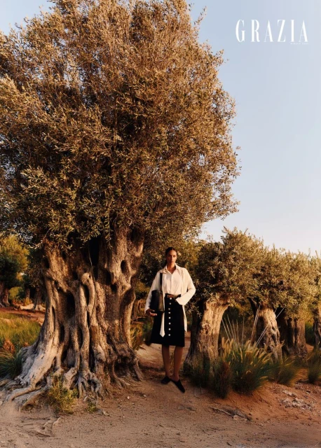 Beyond the passageway / Prada