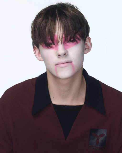 ALL–IN Nº8 “Fan Fiction” - Oliver Hadlee Pearch, Isabelle Sayer, Thomas de Kluyver