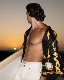 Unbuttoned : a story of shirts