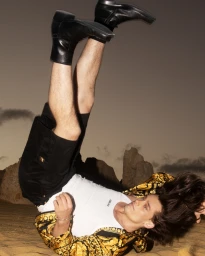 Unbuttoned : a story of shirts