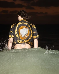 Unbuttoned : a story of shirts