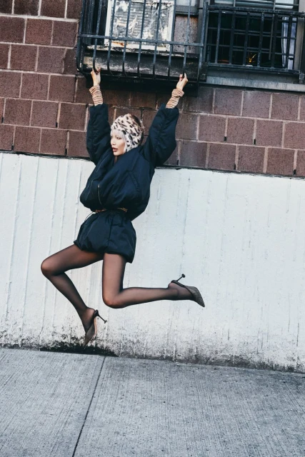 GRAVITY AXES with DARINA ERVIN