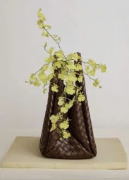 Bottega Special: Weaving A Tale