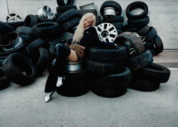 Rosé ''Speedcat'' Global Campaign SS Drop