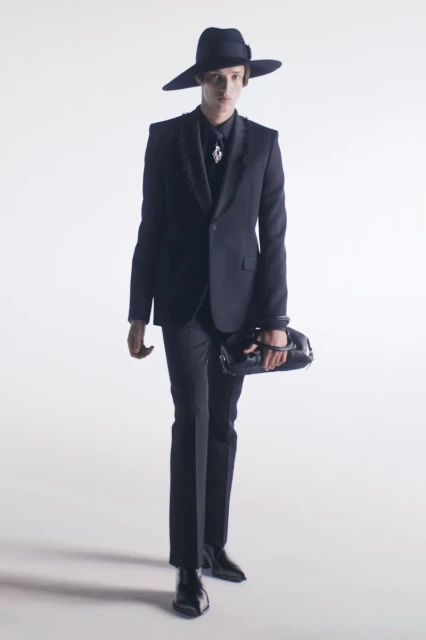 MCQUEEN AW25 HERO LOOKBOOK