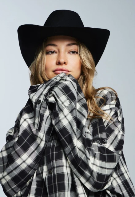 Heroine 23 Madelyn Cline Cover