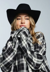 Heroine 23 Madelyn Cline Cover